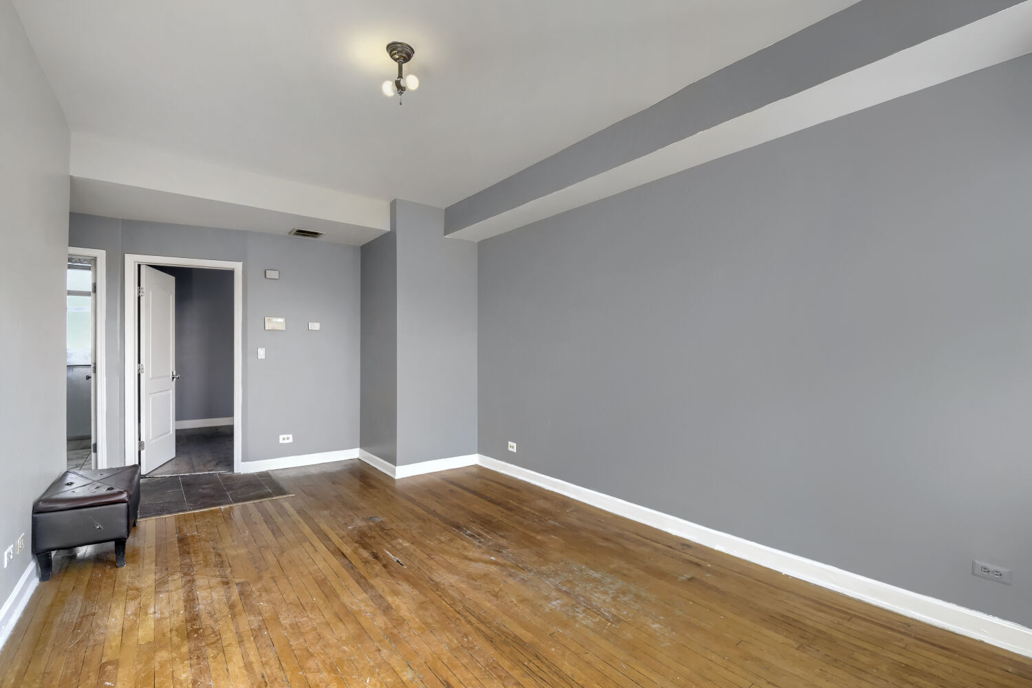 7724 S Cornell Avenue 3u Property Photo 6