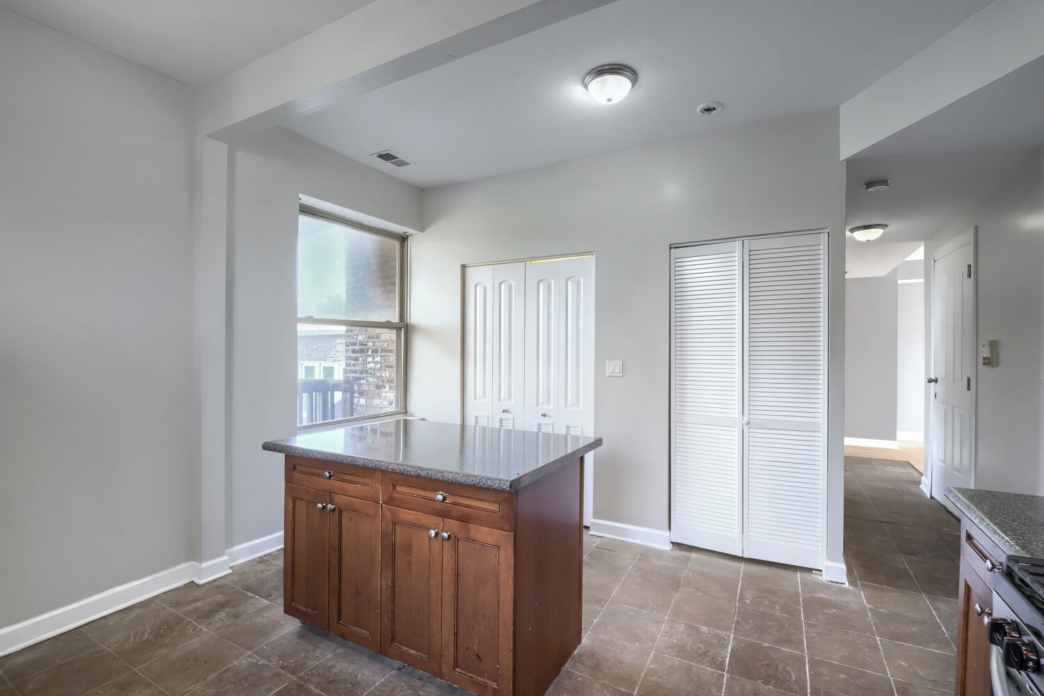 7724 S Cornell Avenue 3u Property Photo 10