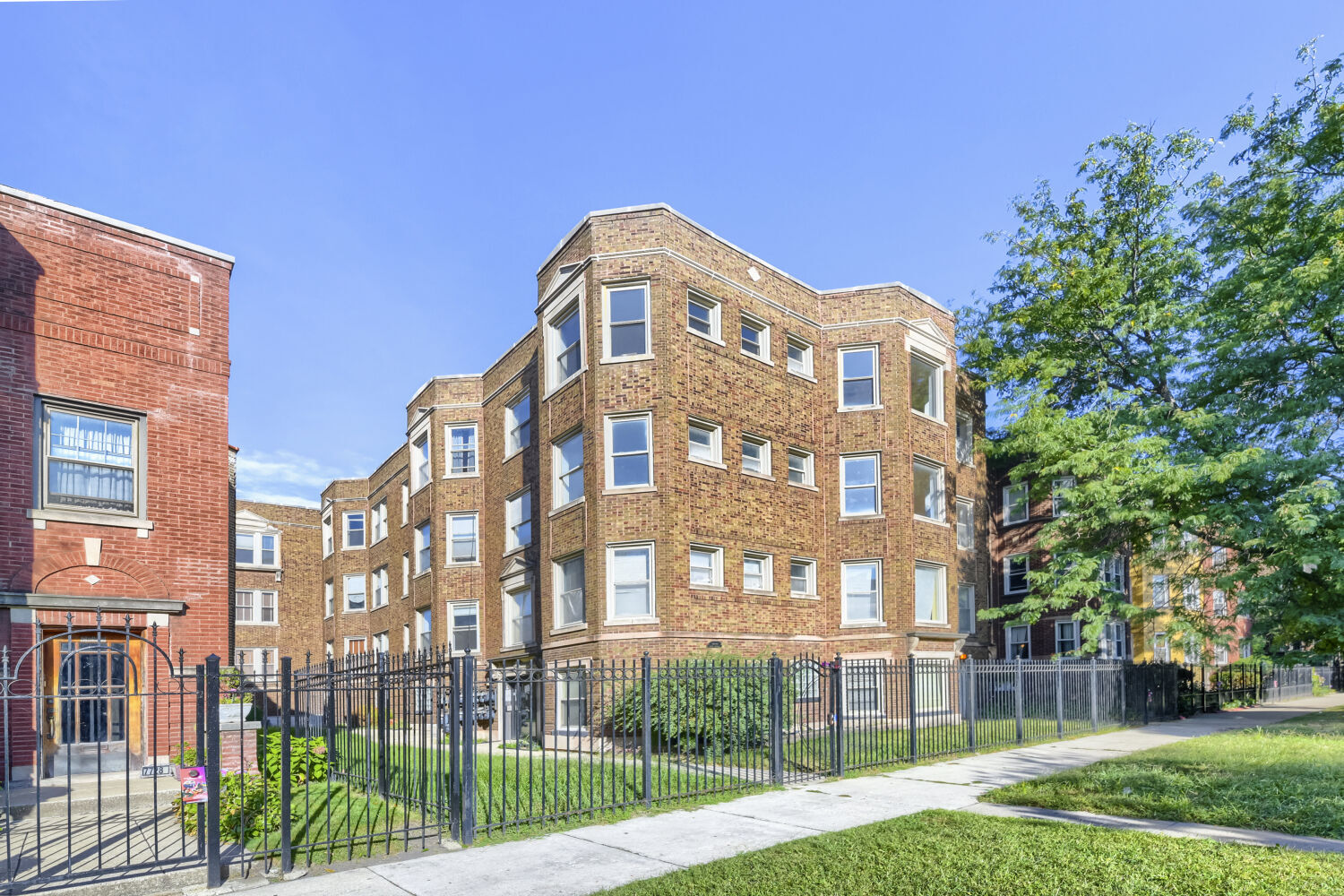 7724 S Cornell Avenue 3u Property Photo 11