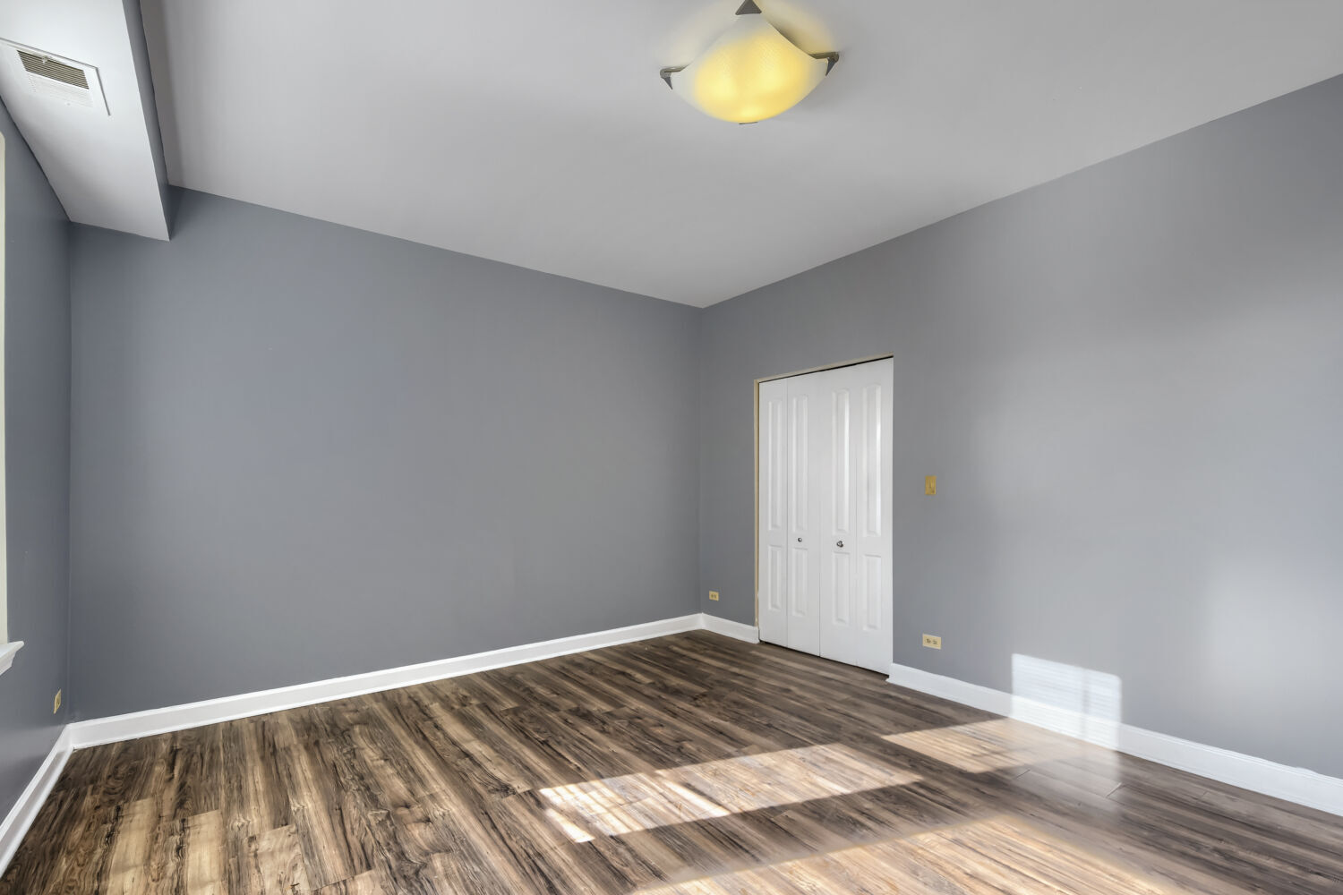 7724 S Cornell Avenue 3u Property Photo 12