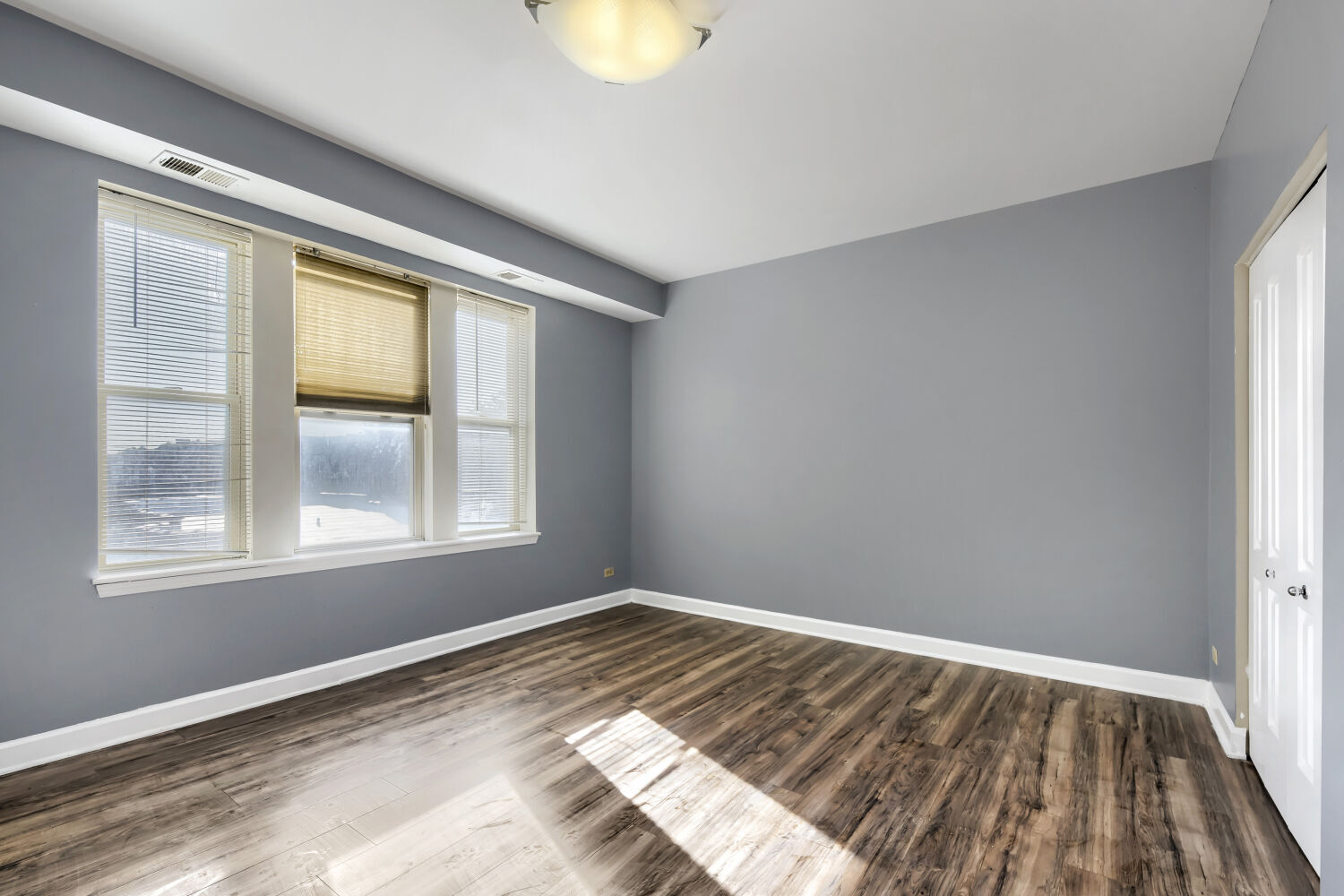 7724 S Cornell Avenue 3u Property Photo 13