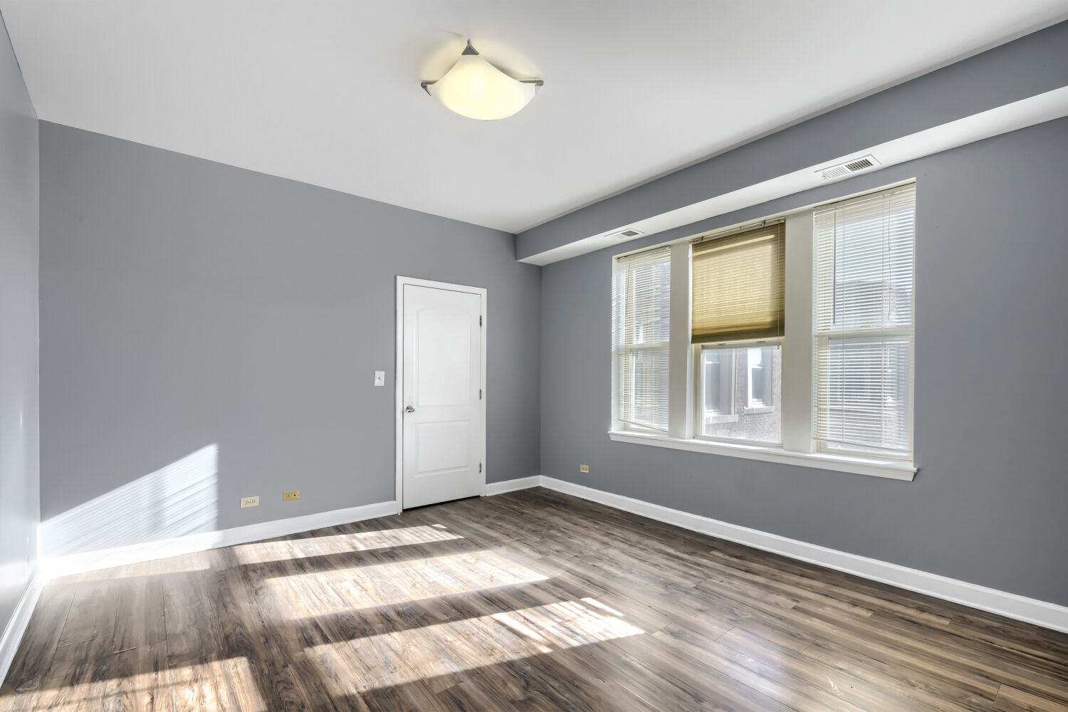7724 S Cornell Avenue 3u Property Photo 14