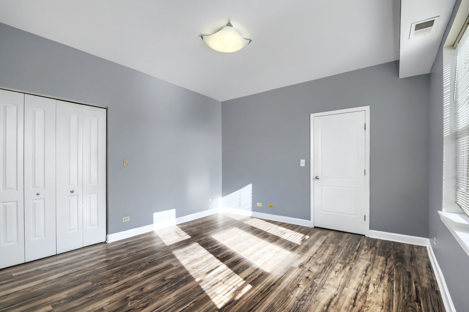 7724 S Cornell Avenue 3u Property Photo 15