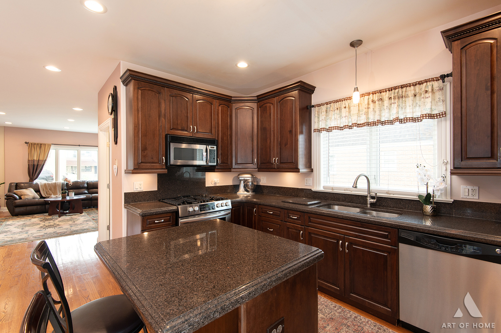 3456 N Pioneer Avenue Property Photo 8