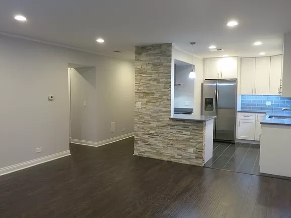 930 Perrie Drive 203 Property Photo 3