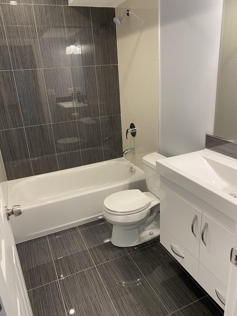 930 Perrie Drive 203 Property Photo 8