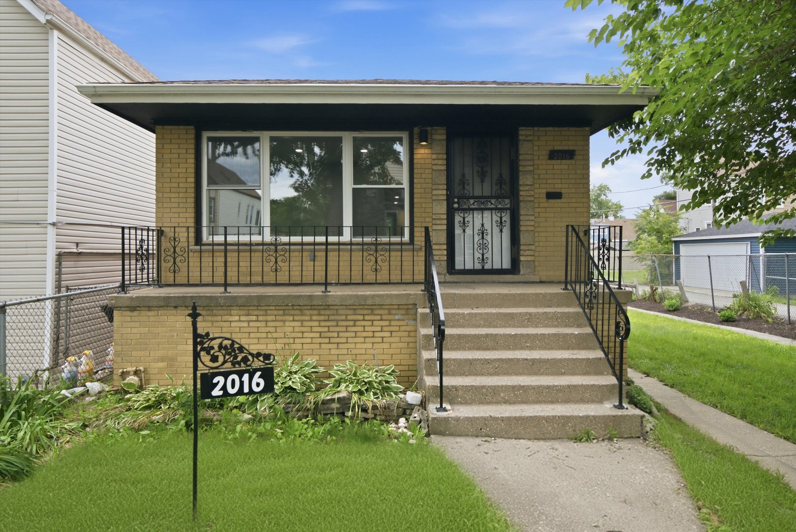 2016 W 52nd Street Property Photo 1