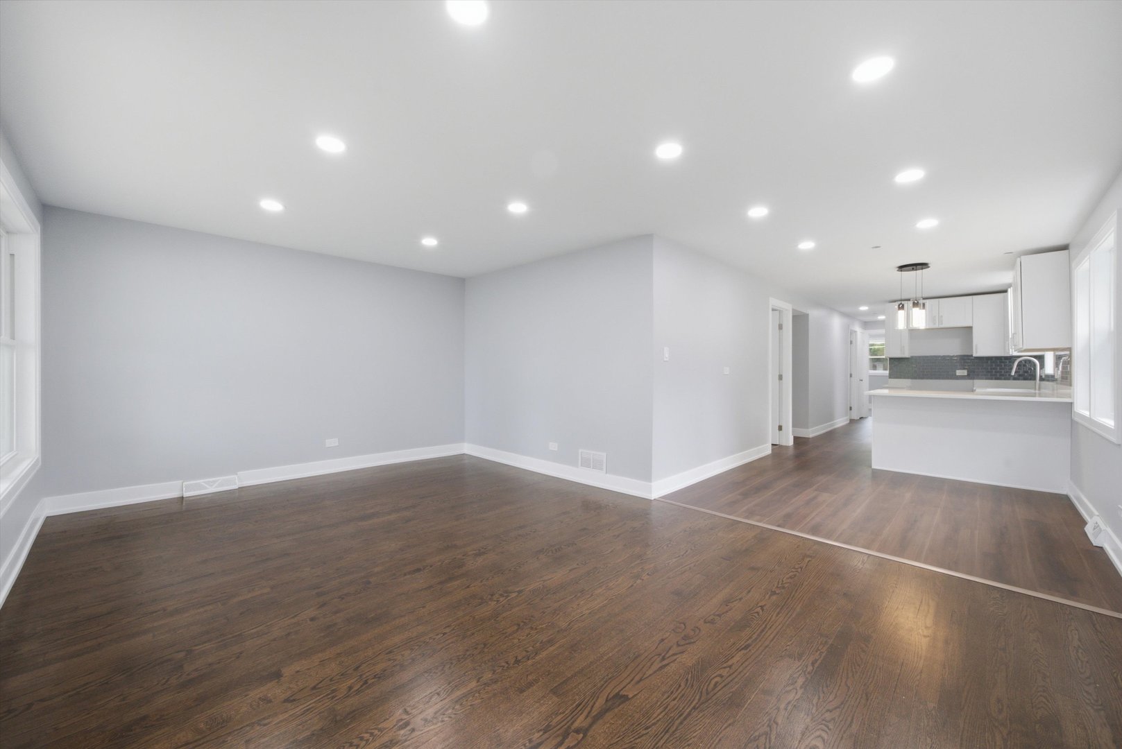 2016 W 52nd Street Property Photo 3