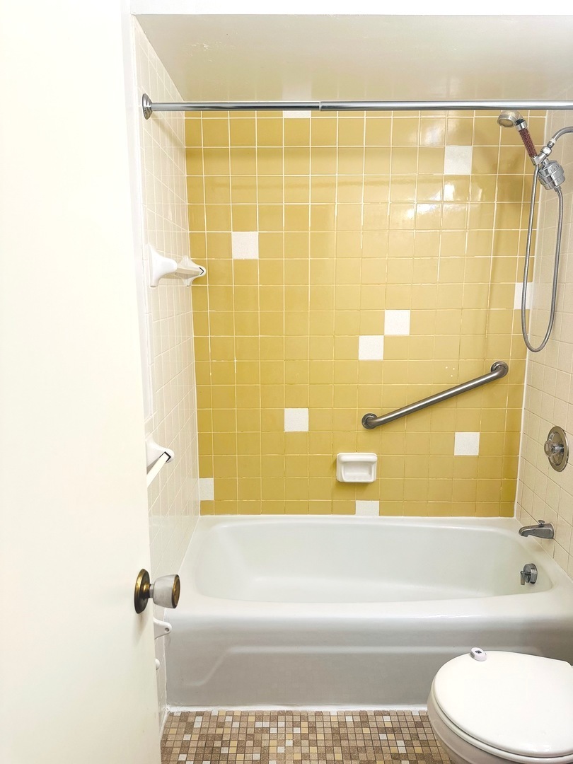 6300 W Irving Park Road 202 Property Photo 8