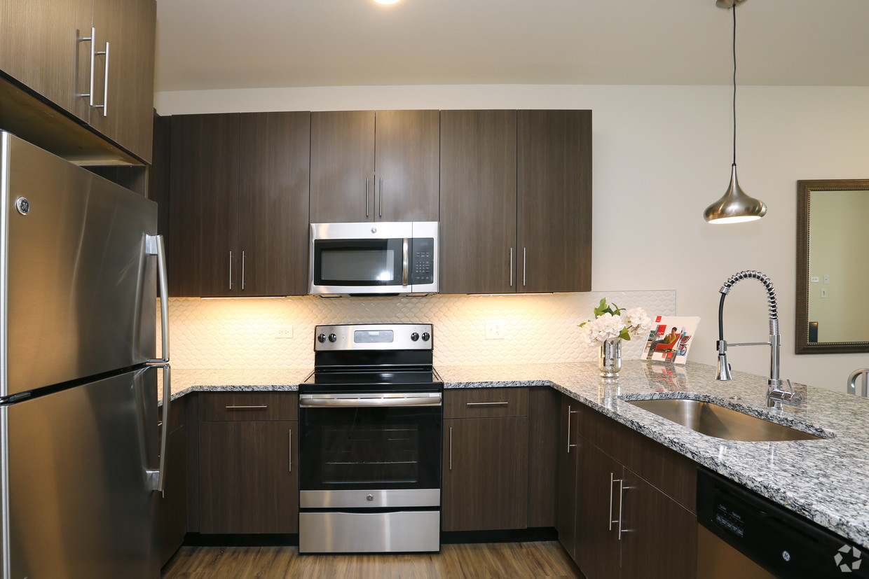 670 E Algonquin Road 4409 Property Photo 5