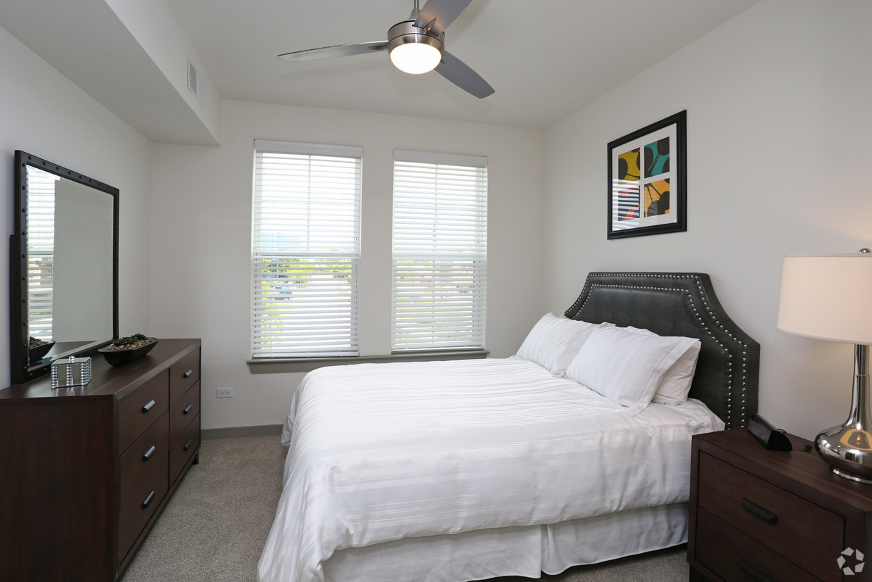 670 E Algonquin Road 4409 Property Photo 6