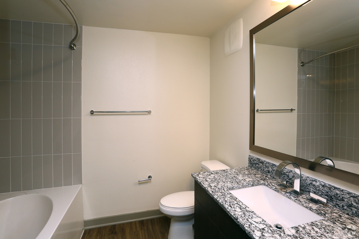 670 E Algonquin Road 4409 Property Photo 7
