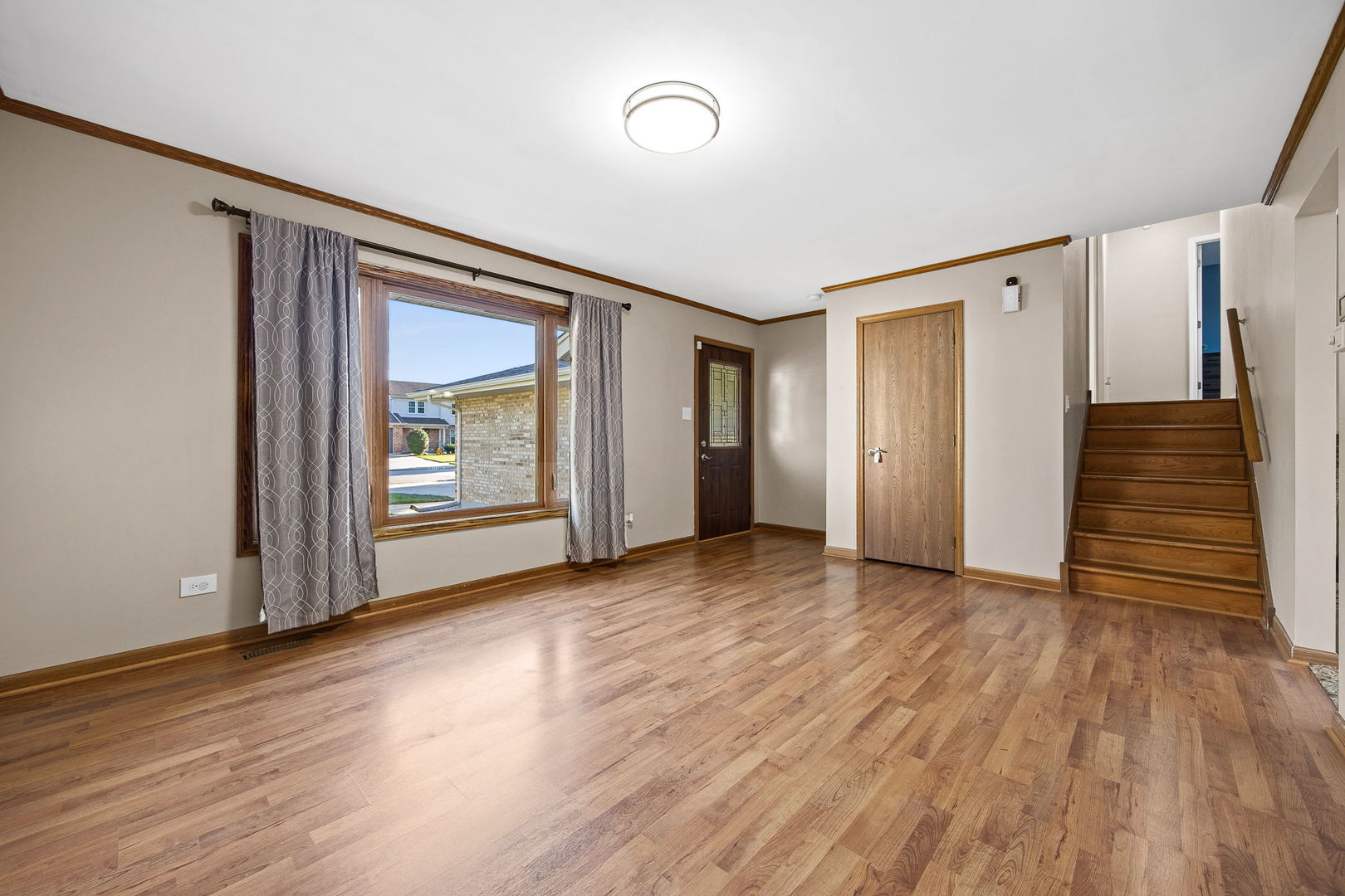 20w456 Westminster Drive Property Photo 4