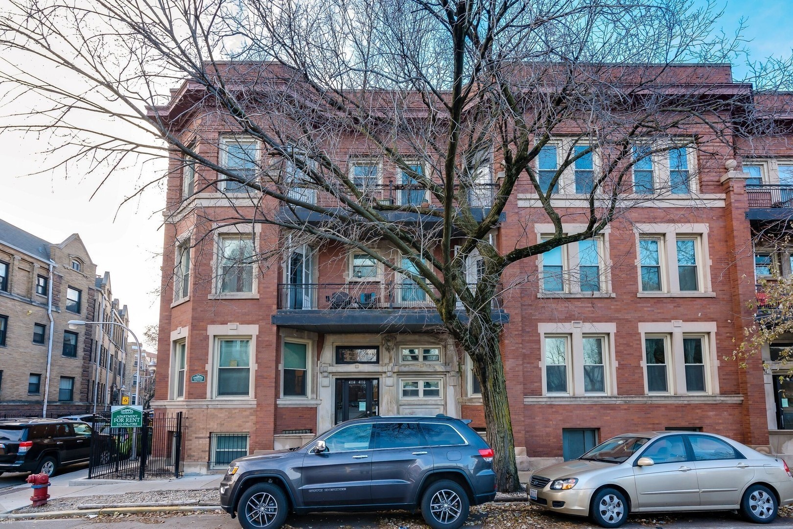 4114 N CLARENDON Avenue G Property Photo 1