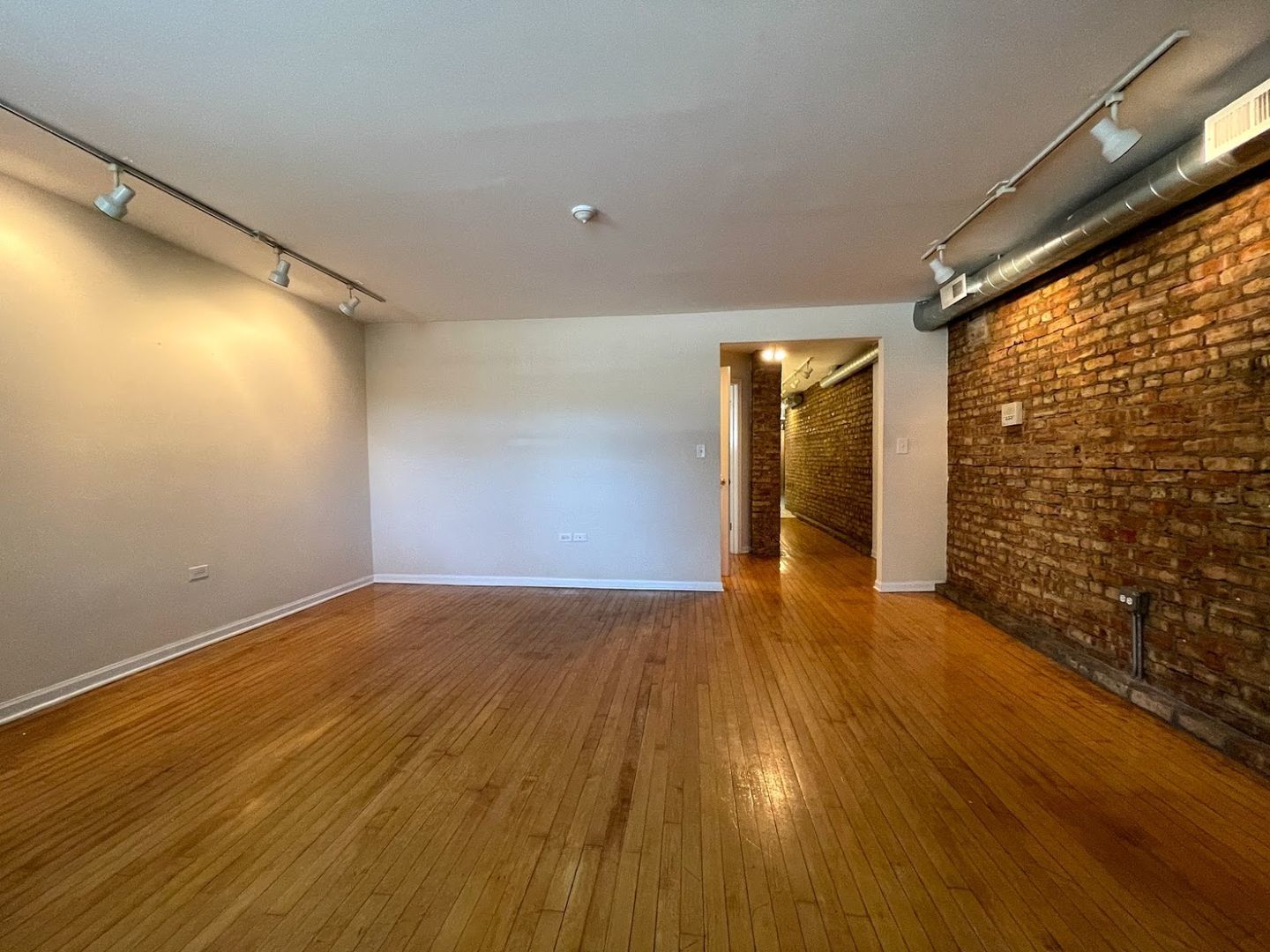 4114 N Clarendon Avenue G Property Photo 6