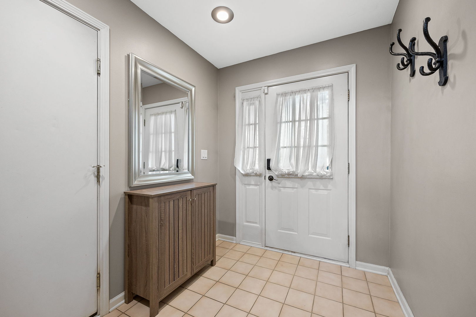 347 Gladstone Lane Property Photo 15