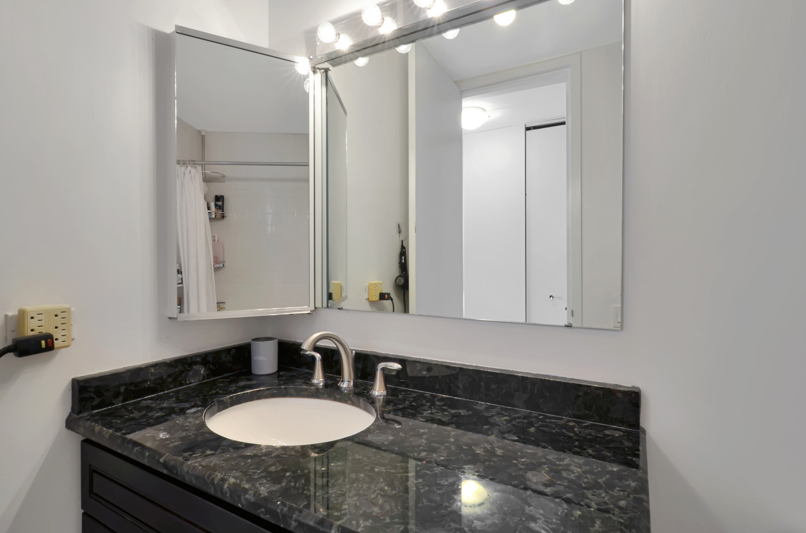 405 N Wabash Avenue 3204 Property Photo 14