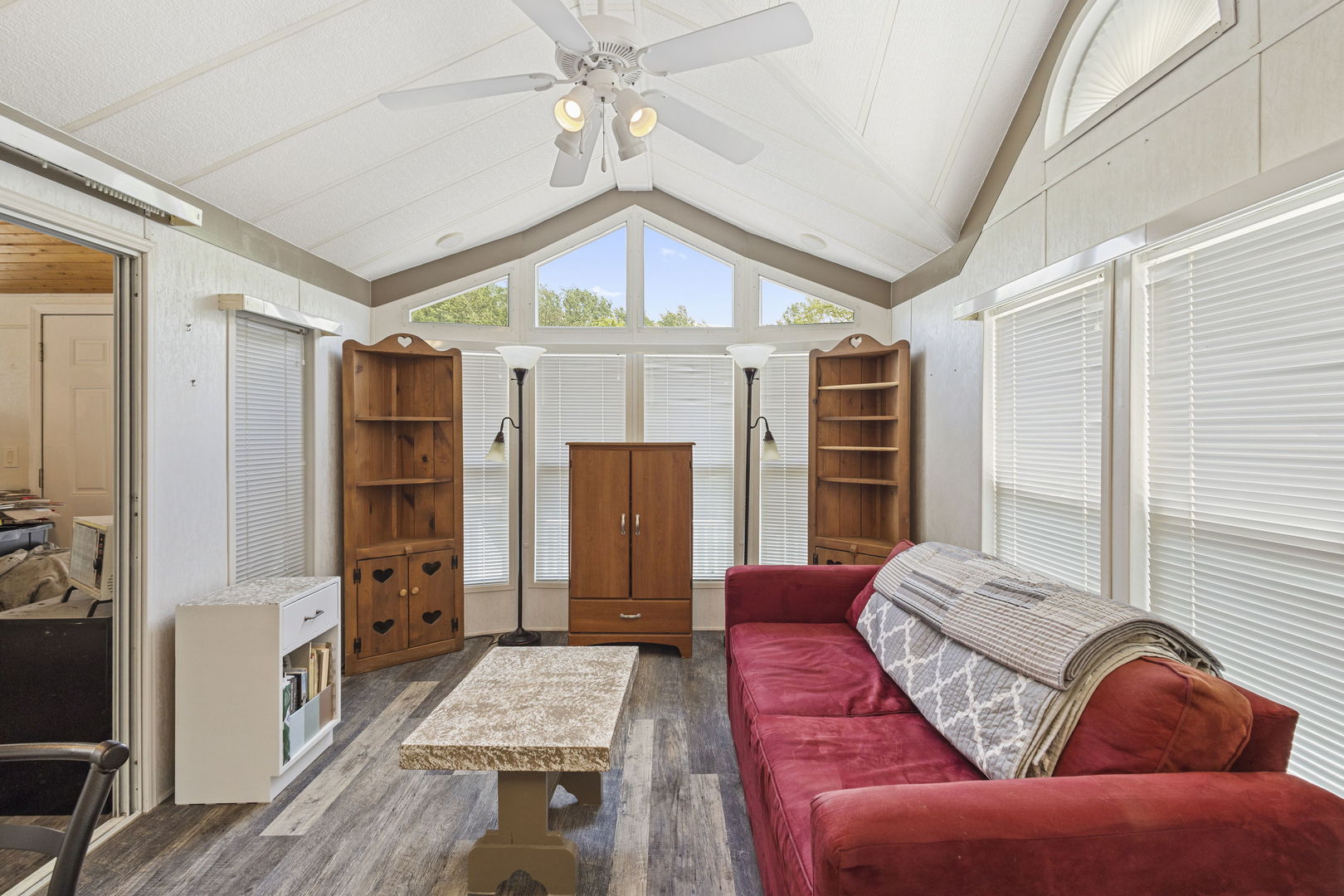 199 Tummy Tooth Lane Property Photo 6