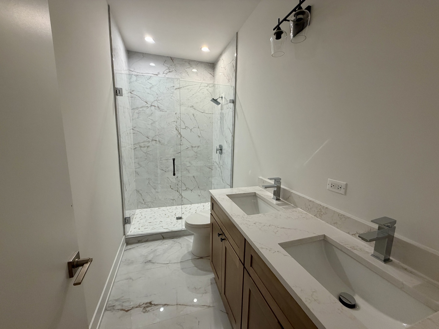 2114 W Augusta Avenue 2 Property Photo 2