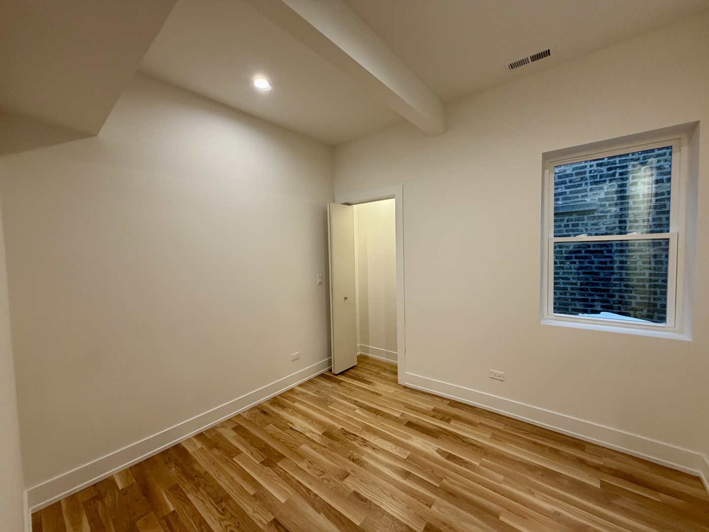 2114 W Augusta Avenue 2 Property Photo 4