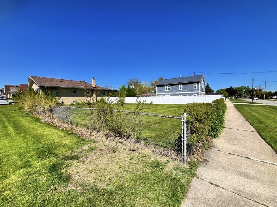 6910 43rd Street Property Photo 2