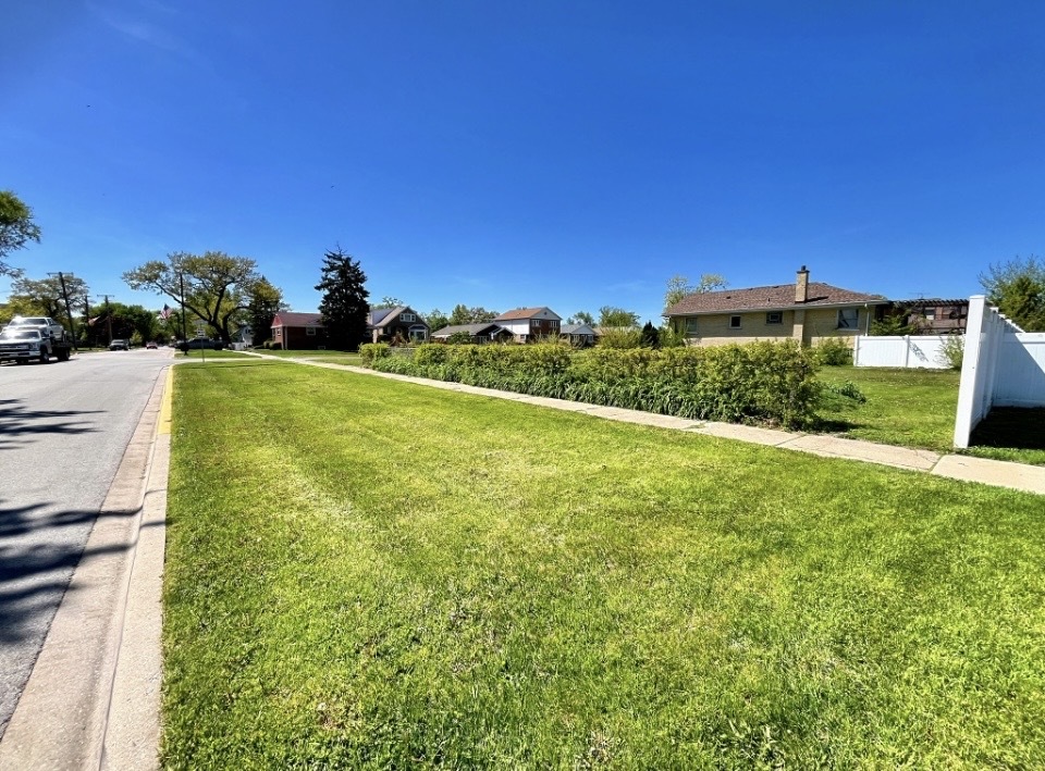 6910 43rd Street Property Photo 3