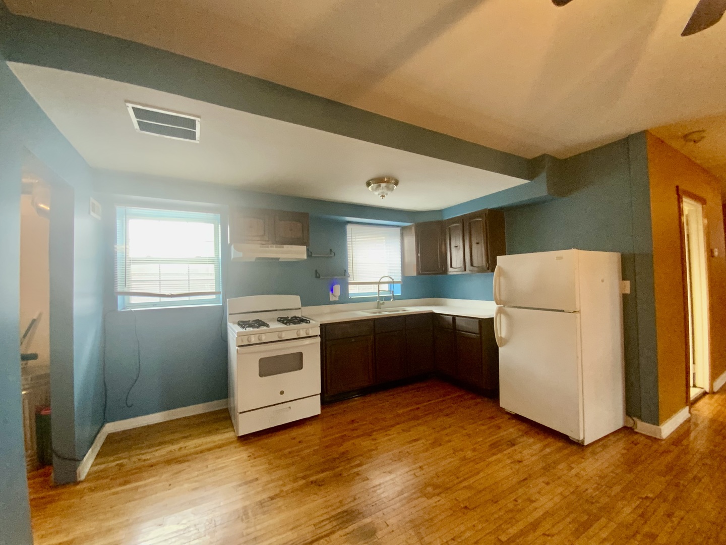 4351 N Western Avenue 2re Property Photo 3