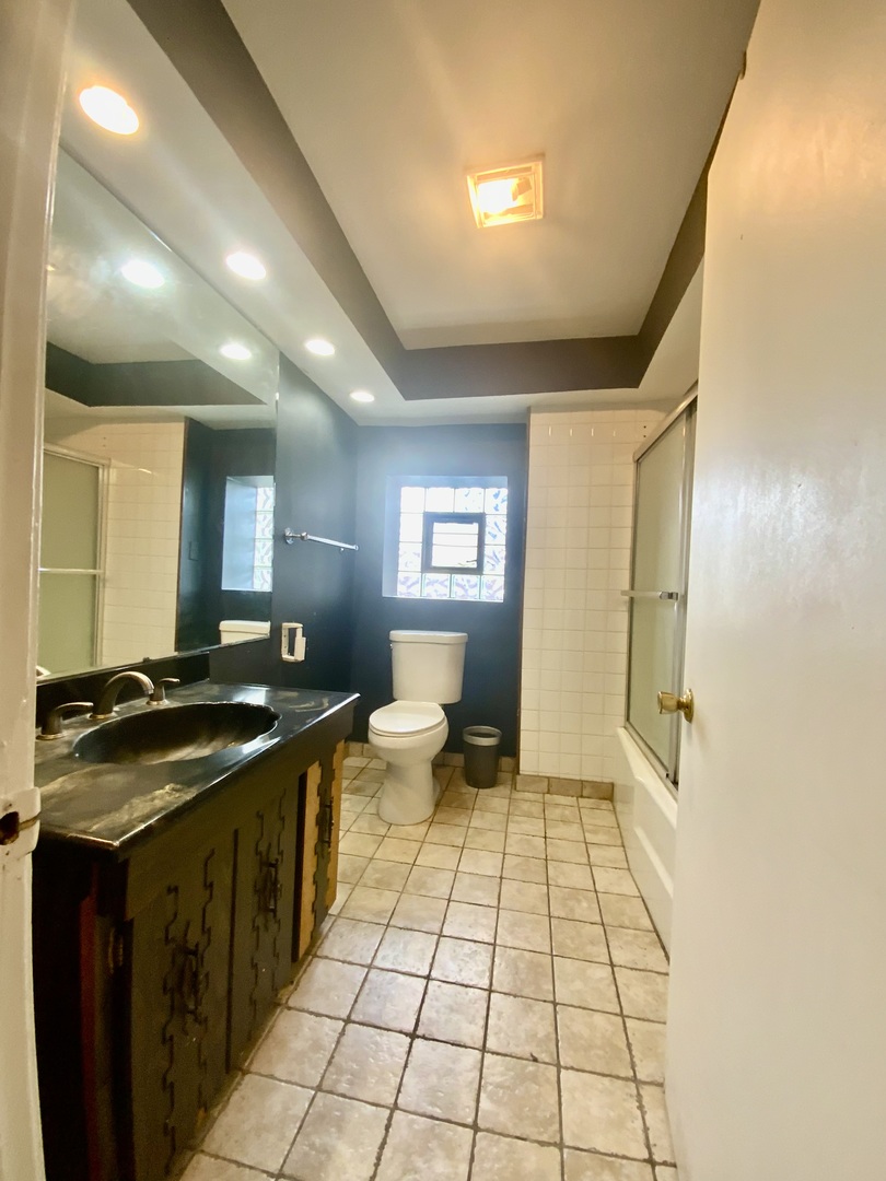 4351 N Western Avenue 2re Property Photo 16