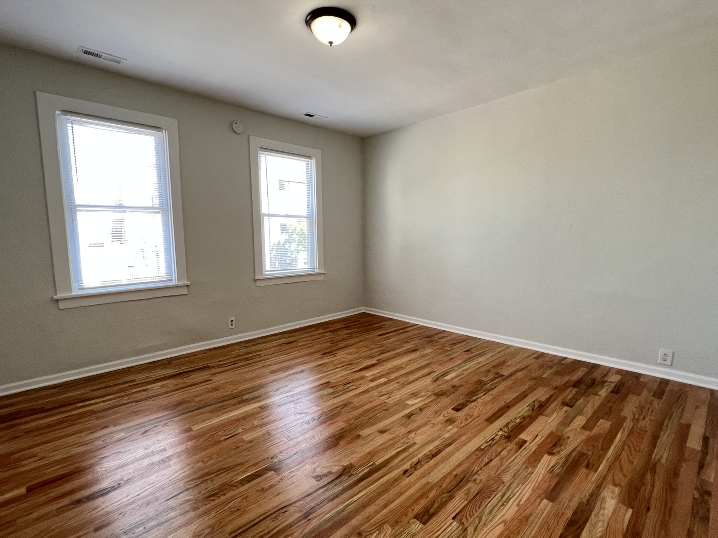 1151 W 19th Street Property Photo 2
