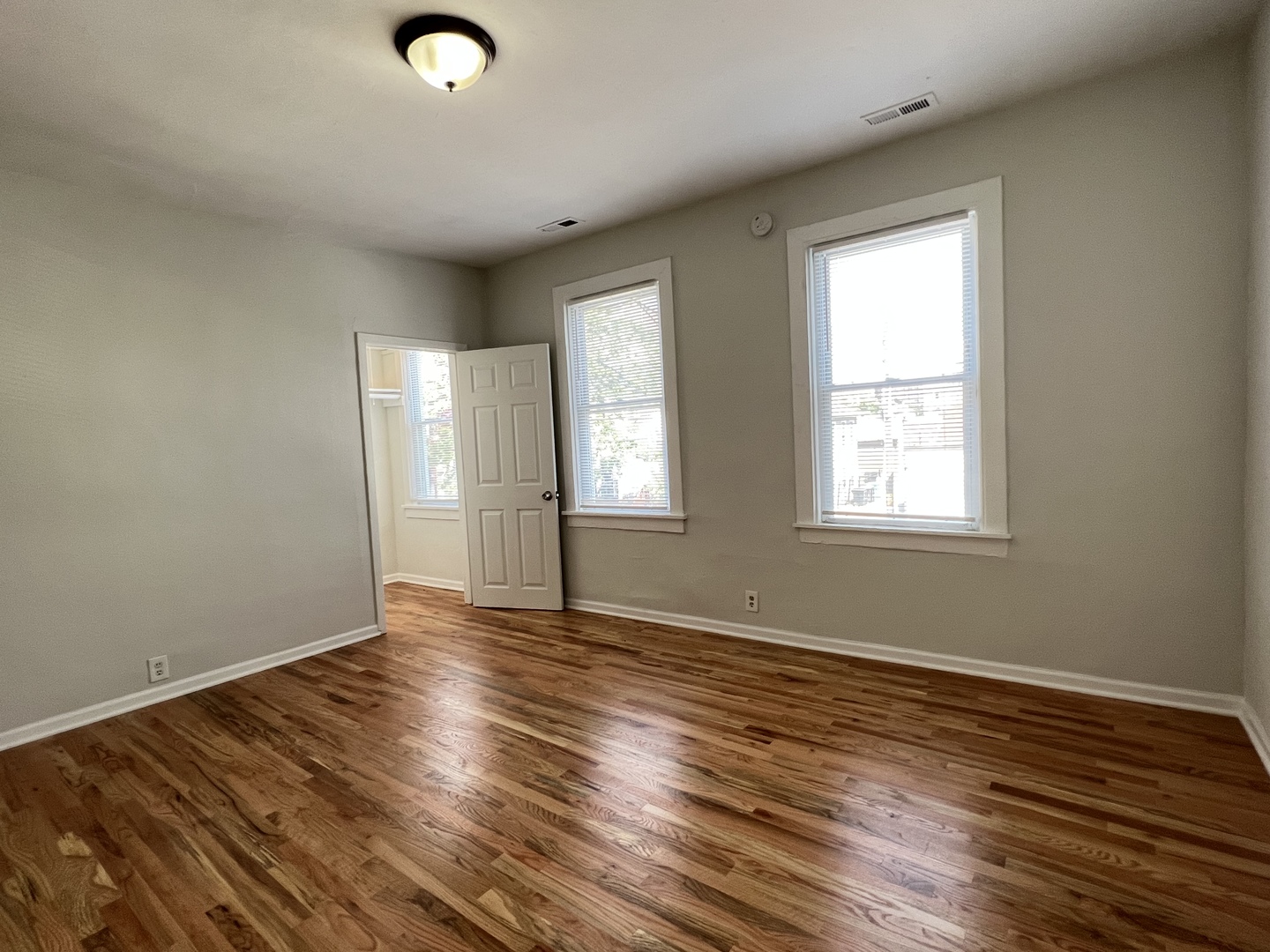 1151 W 19th Street Property Photo 3