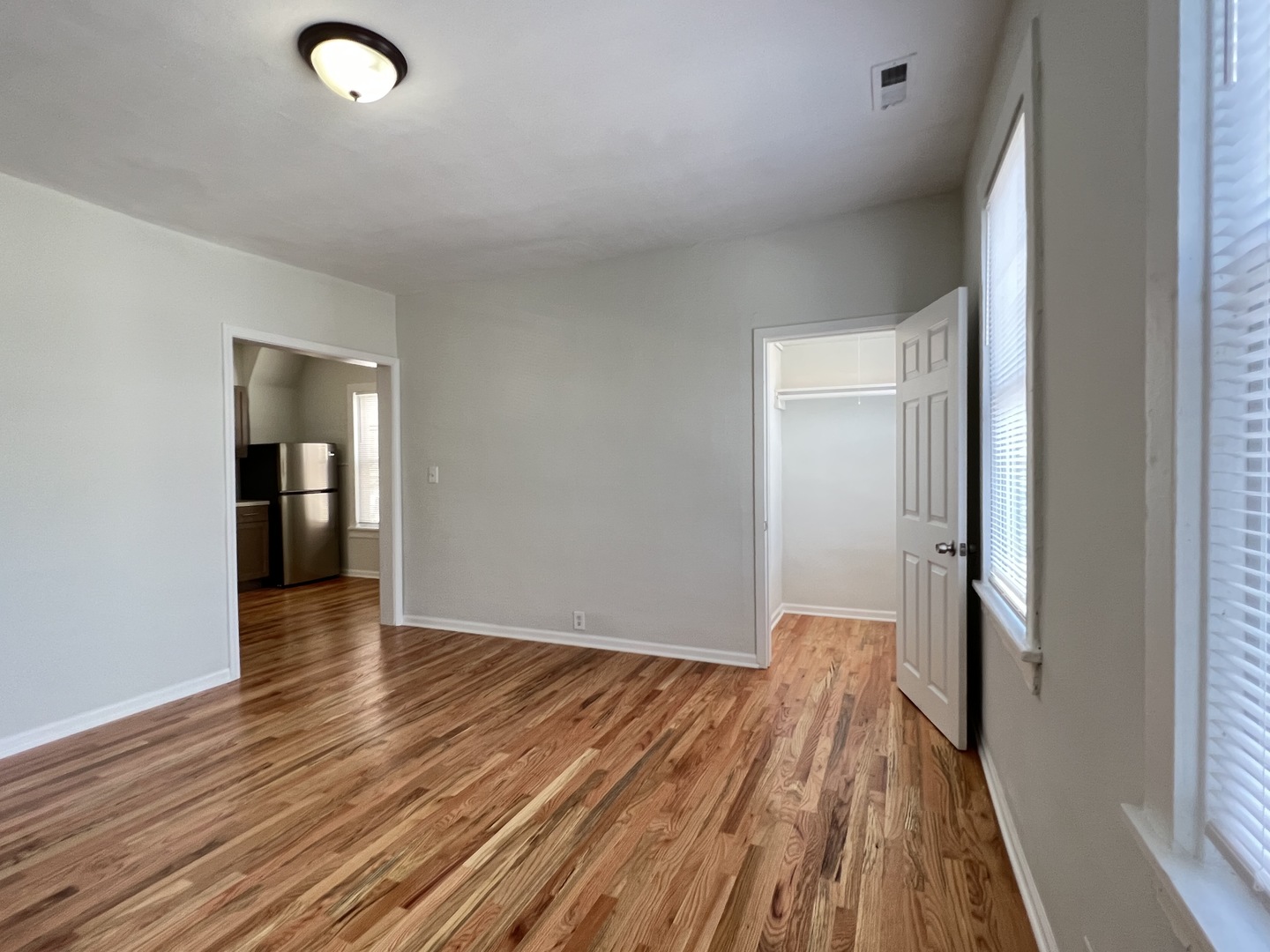 1151 W 19th Street Property Photo 4