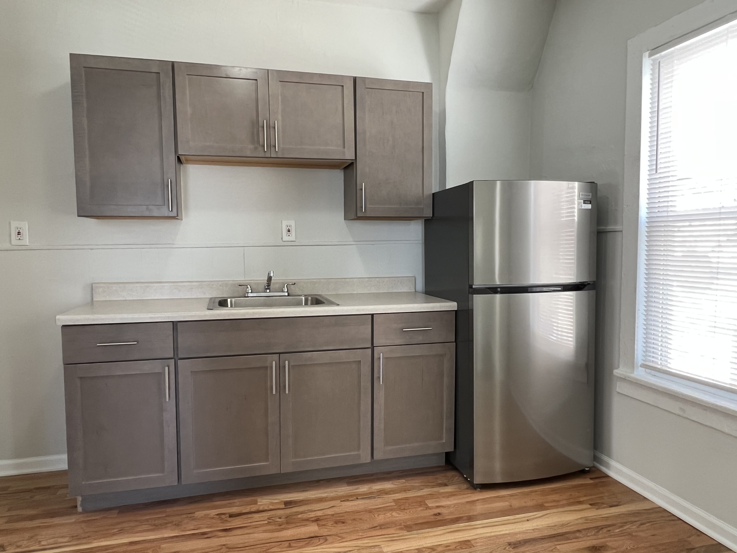 1151 W 19th Street Property Photo 5