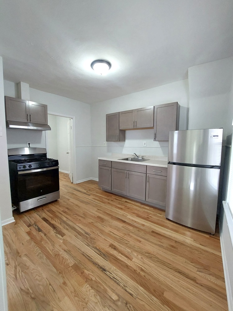 1151 W 19th Street Property Photo 6