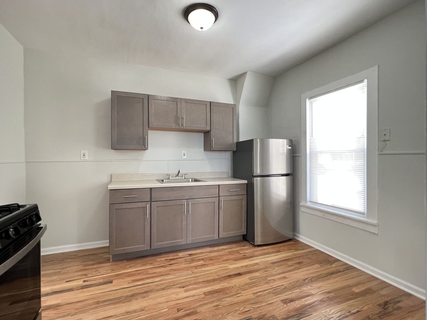 1151 W 19th Street Property Photo 7