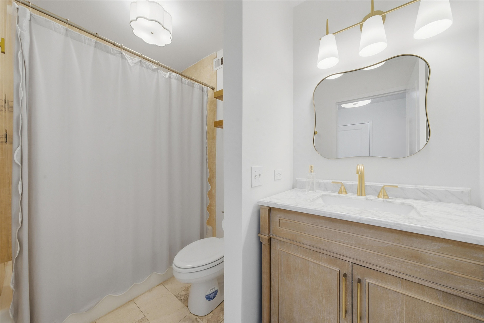 222 E Pearson Street 1901 Property Photo 17