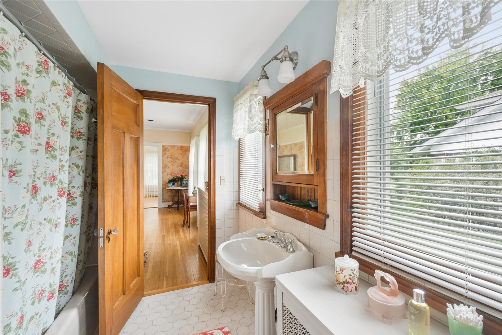 310 N Delaplaine Road Property Photo 18