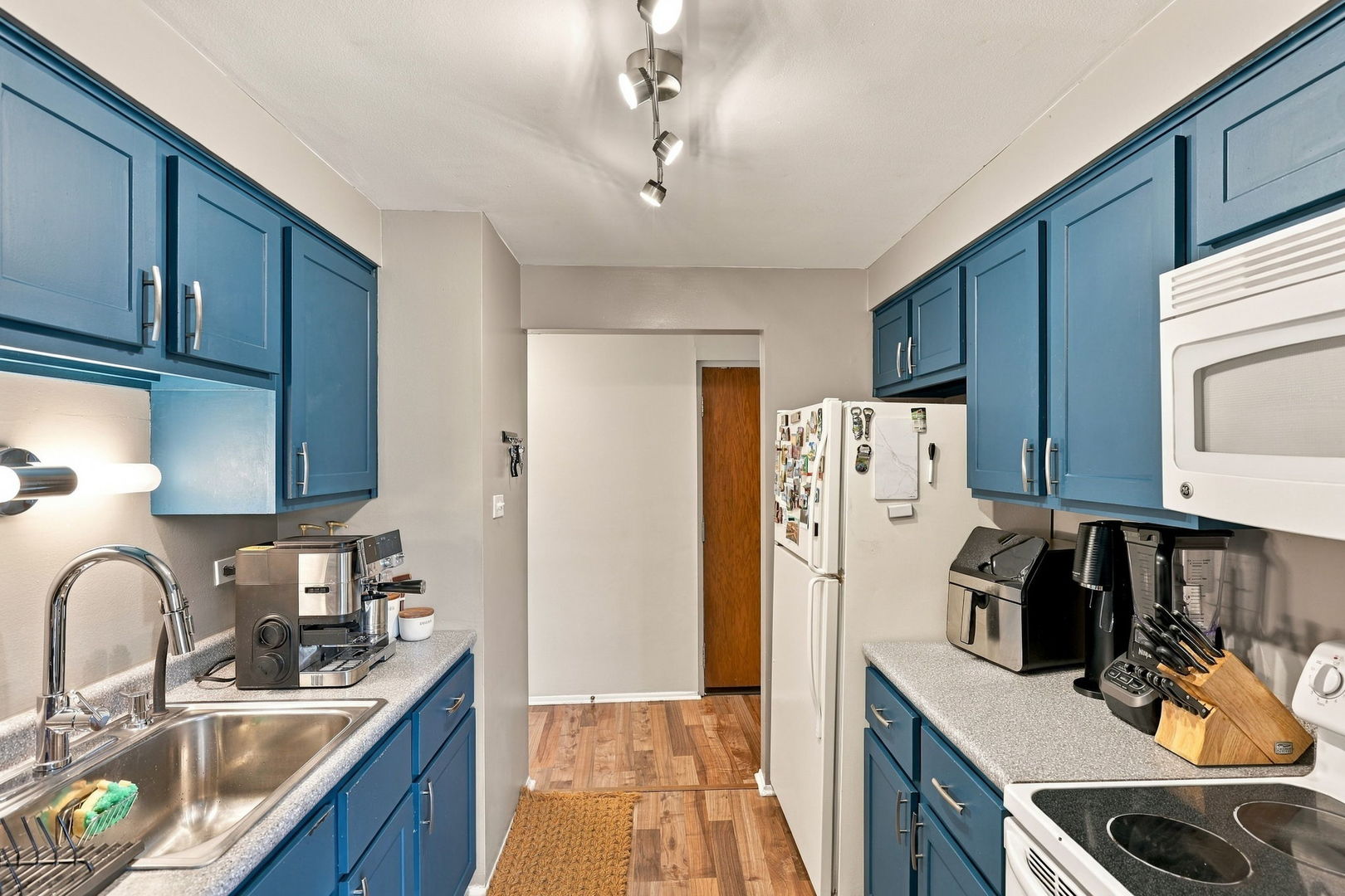 9724 S Karlov Avenue 304 Property Photo 12
