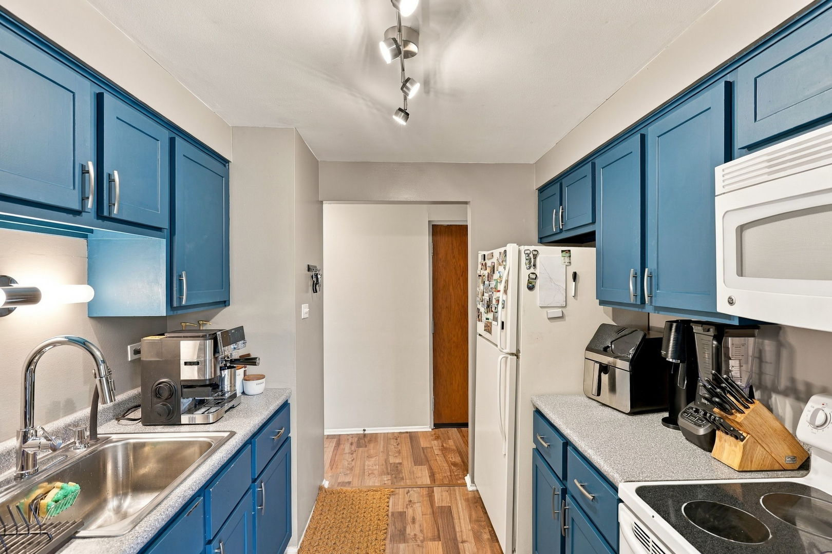 9724 S Karlov Avenue 304 Property Photo 13