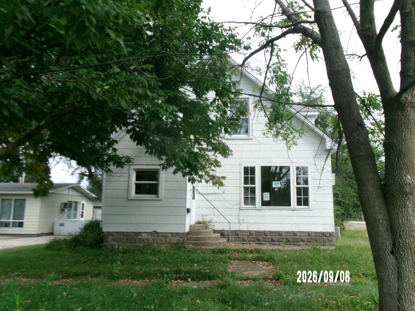 402 W Chestnut Street Property Photo 1