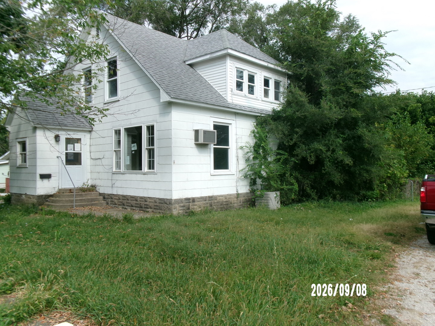 402 W Chestnut Street Property Photo 2