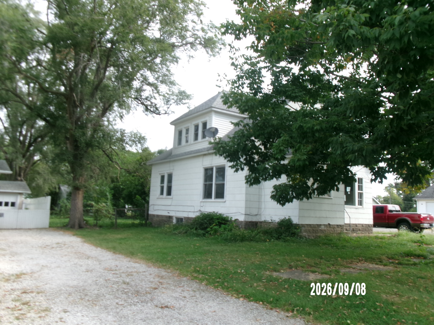 402 W Chestnut Street Property Photo 3
