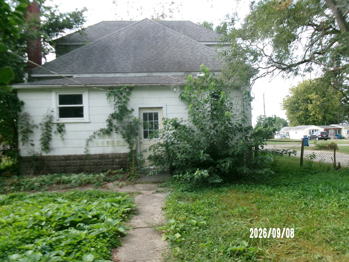 402 W Chestnut Street Property Photo 4