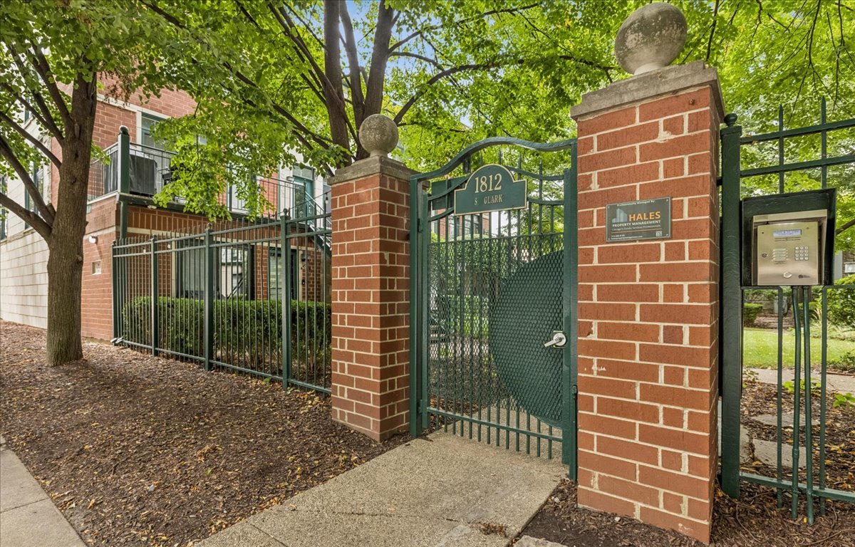 1812 S Clark Street 13 Property Photo 1