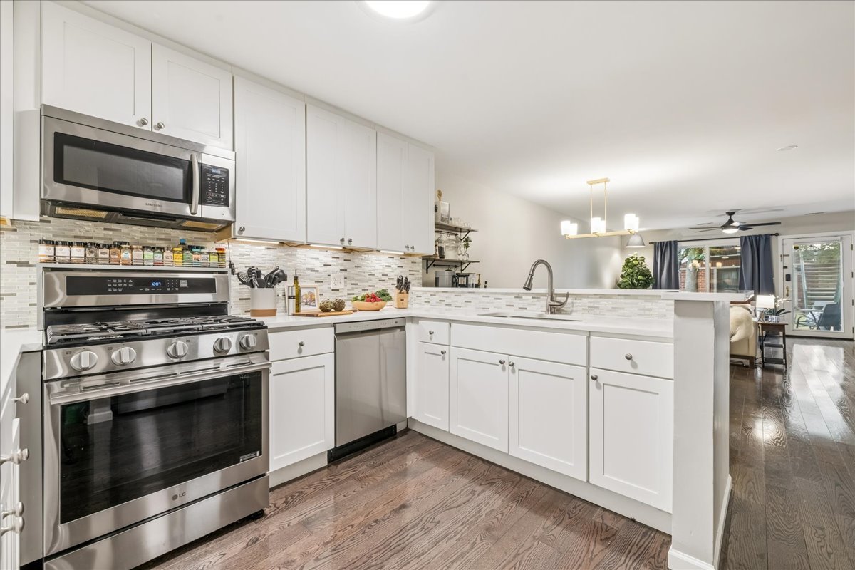 1812 S Clark Street 13 Property Photo 8