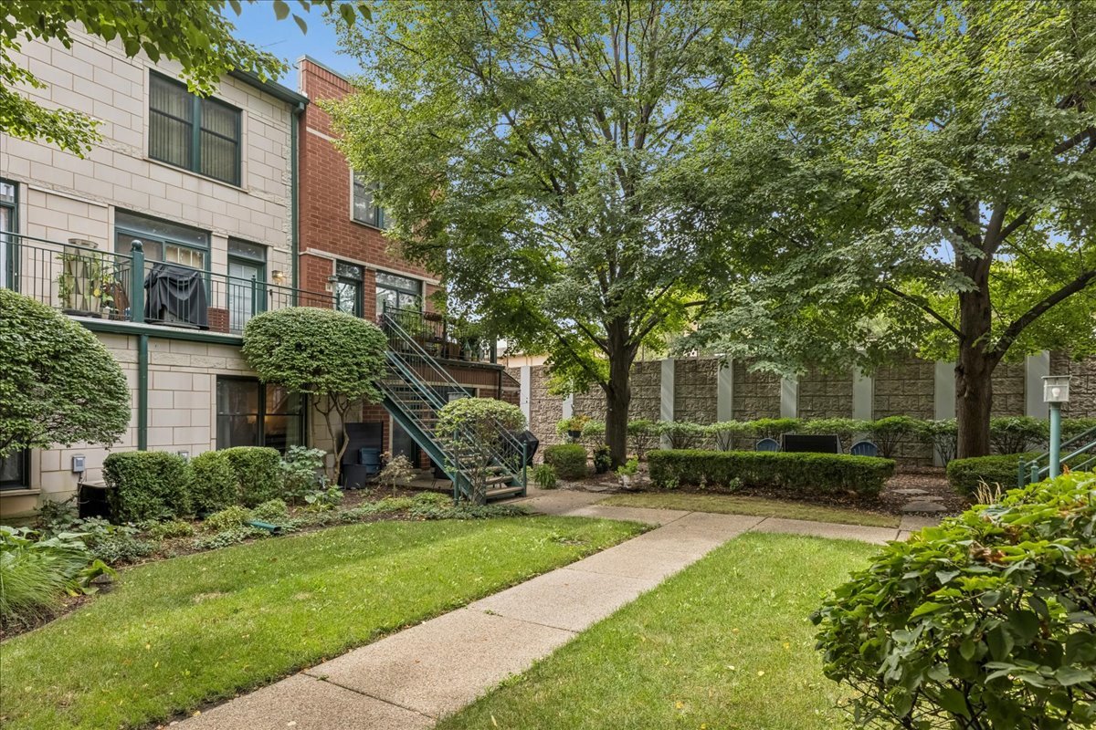 1812 S Clark Street 13 Property Photo 17