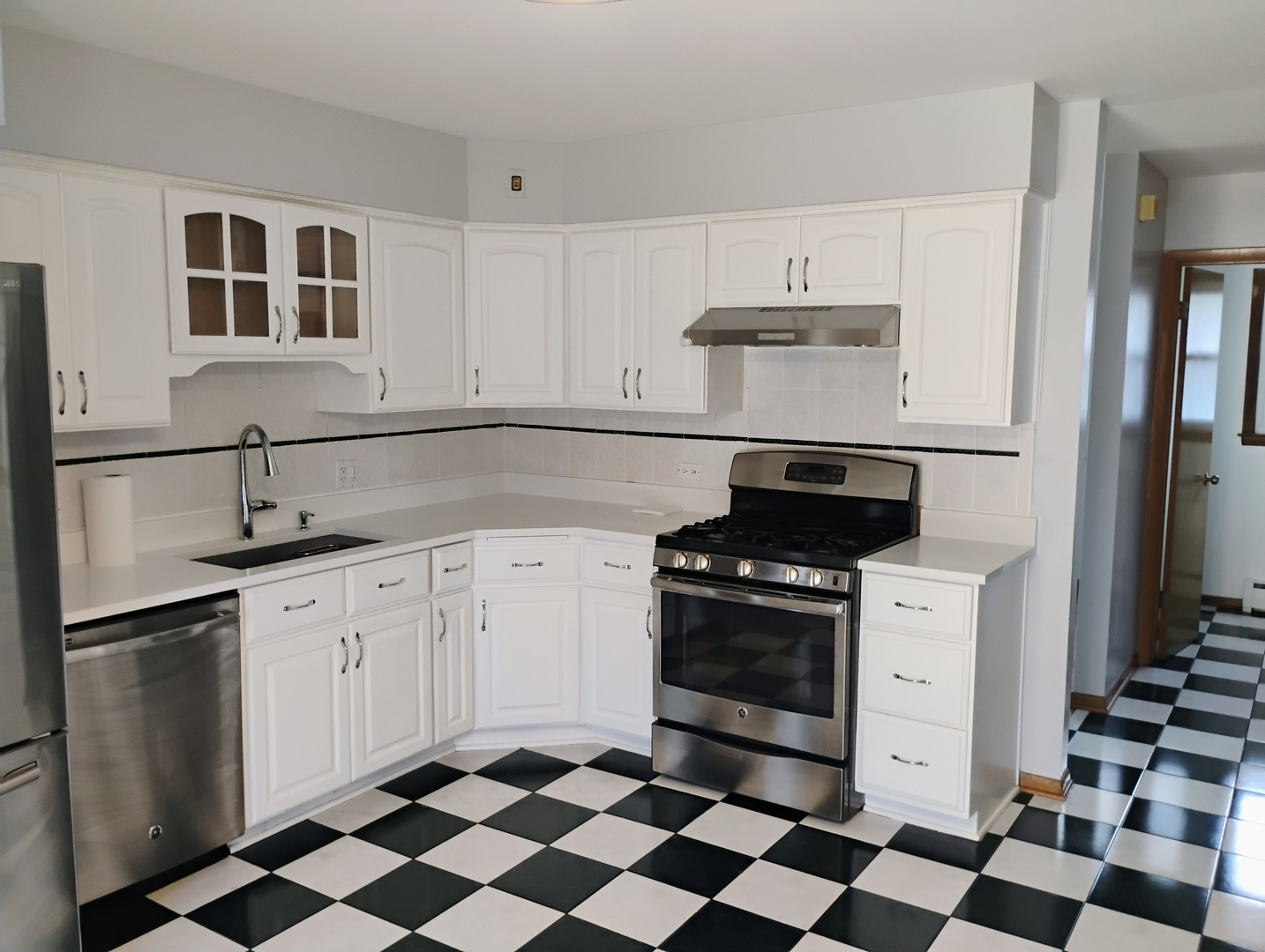 904 S Edward Street Property Photo 4