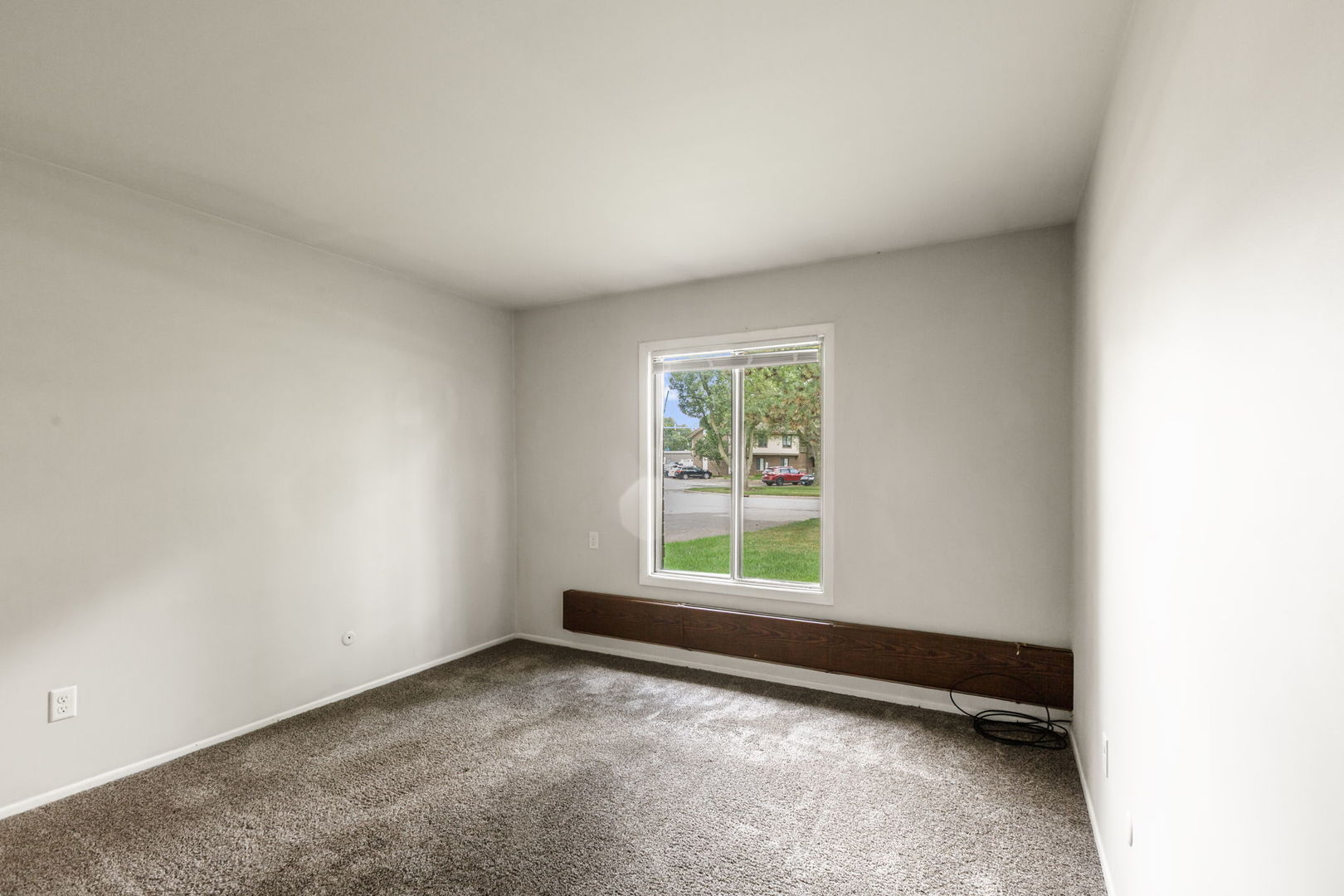 566 Somerset Lane 4 Property Photo 14