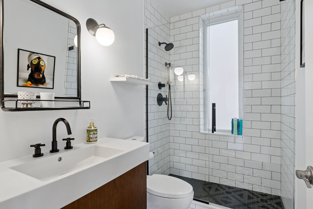 2237 W Lyndale Street Property Photo 26