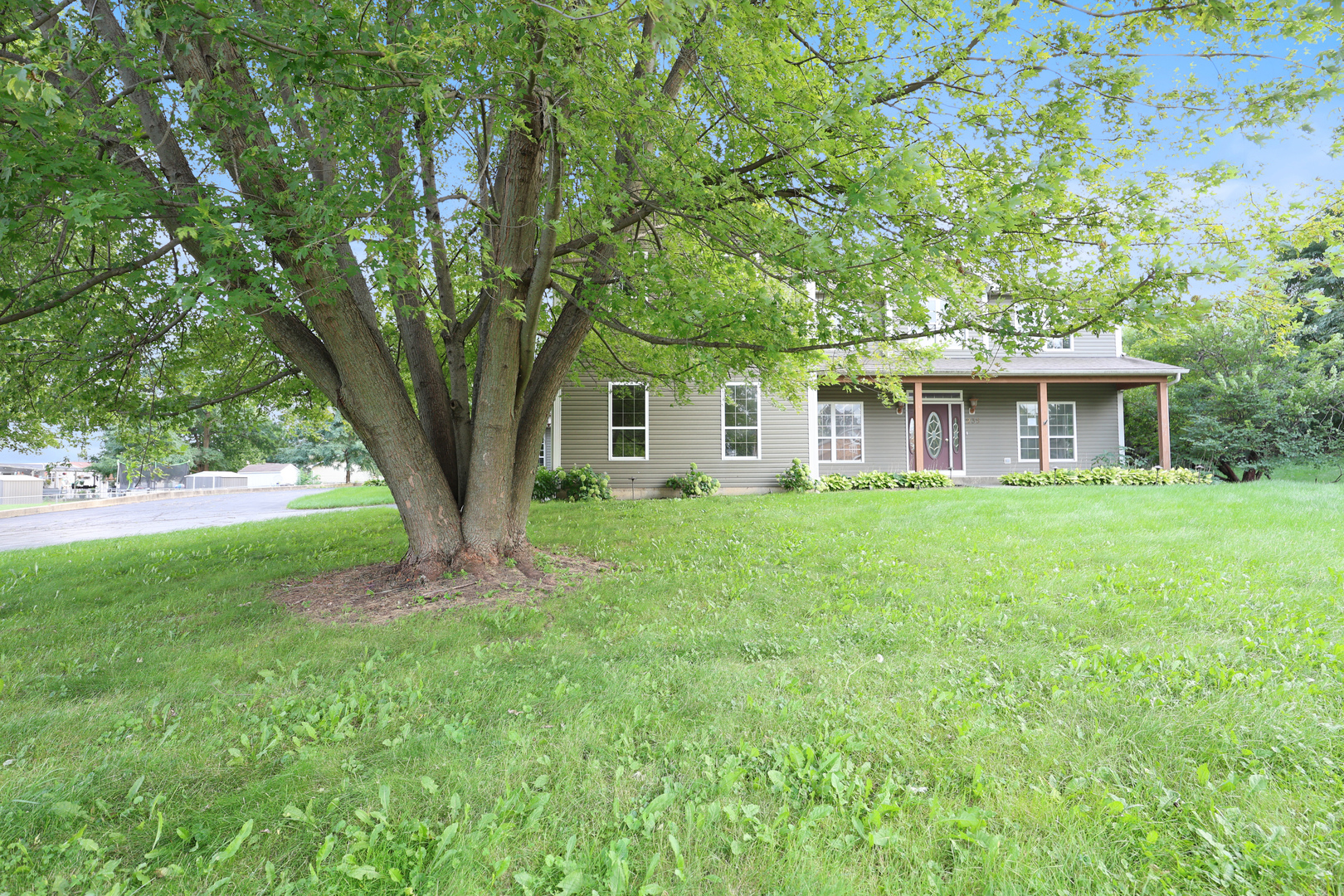 235 E Grand Avenue Property Photo 9