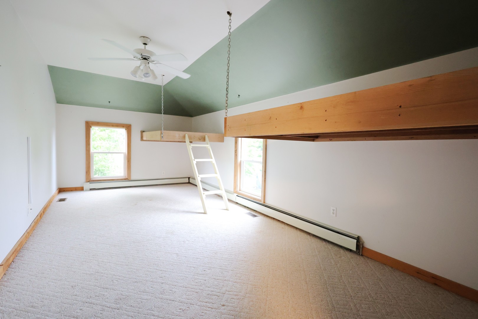 235 E Grand Avenue Property Photo 20